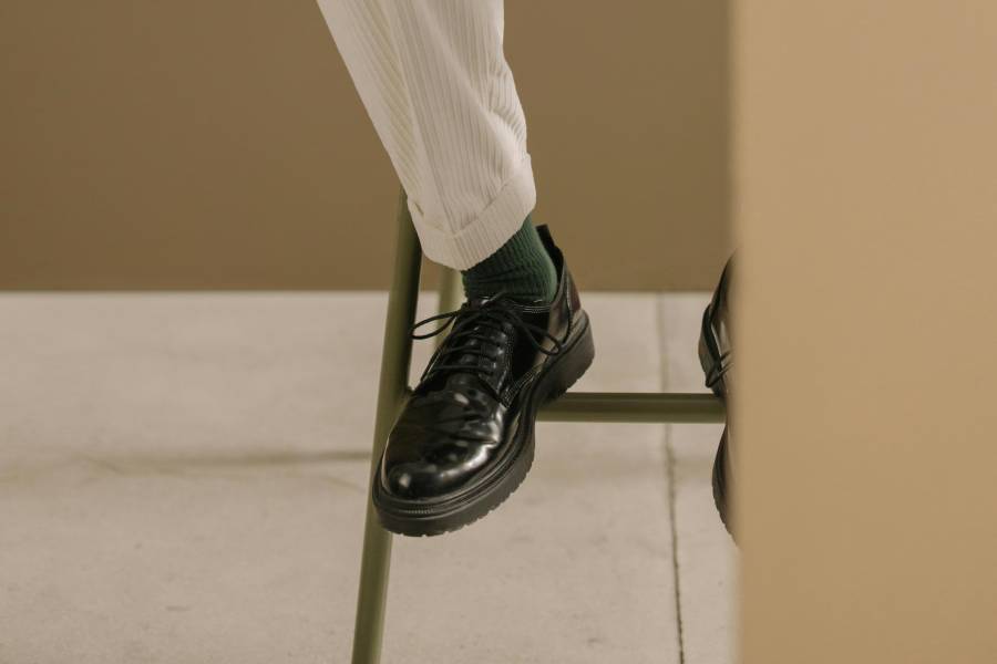 Comment choisir les meilleures chaussures homme pour aller en voyage ?